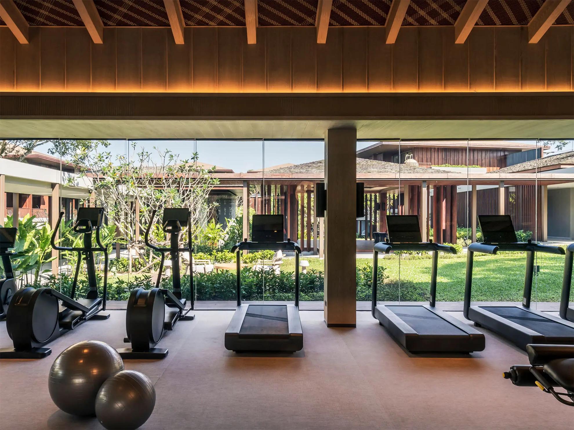 芭提雅安達仕酒店外觀圖